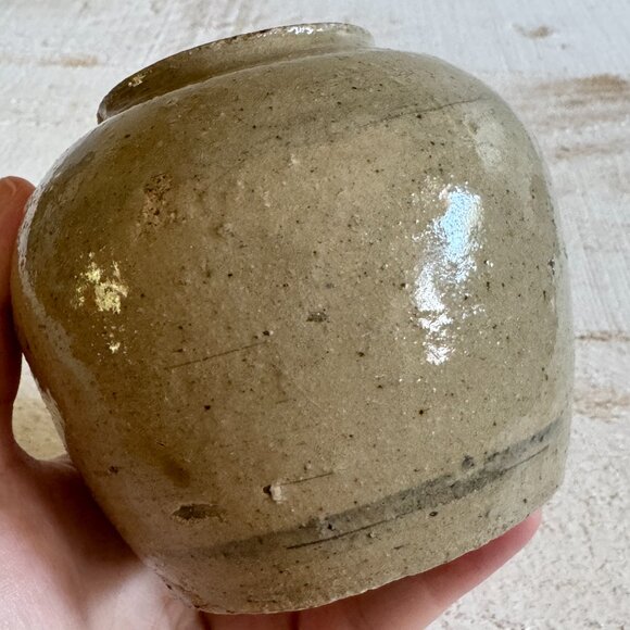 Small Earthenware Pottery Ginger Jar - Picture 3 of 10